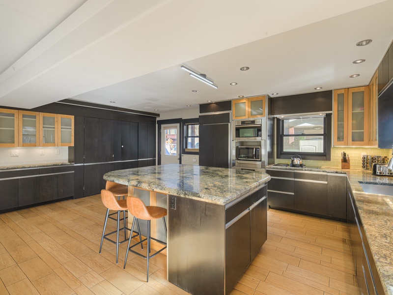 Vacation Rental - 6BR in Downtown Breck