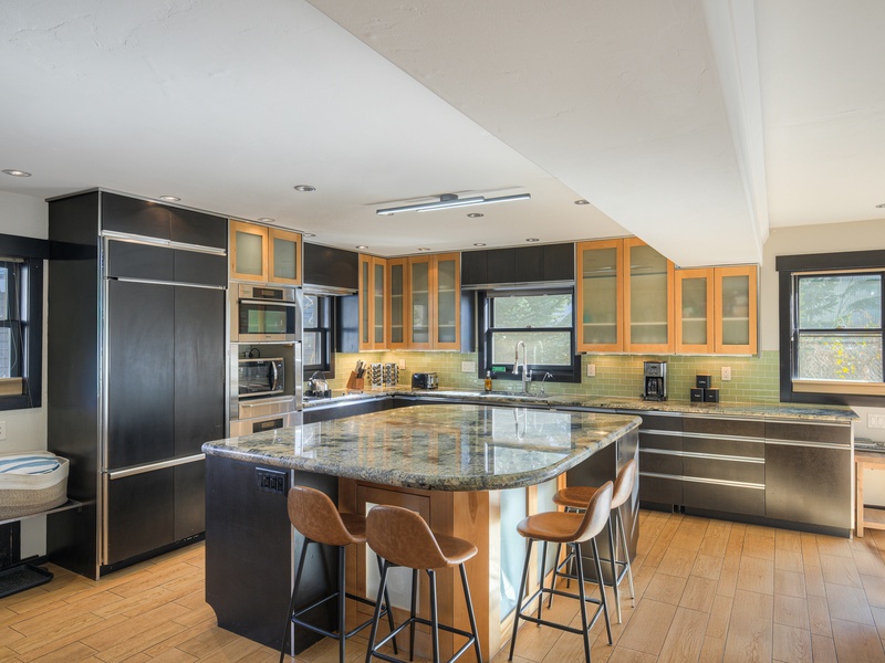 Vacation Rental - 6BR in Downtown Breck