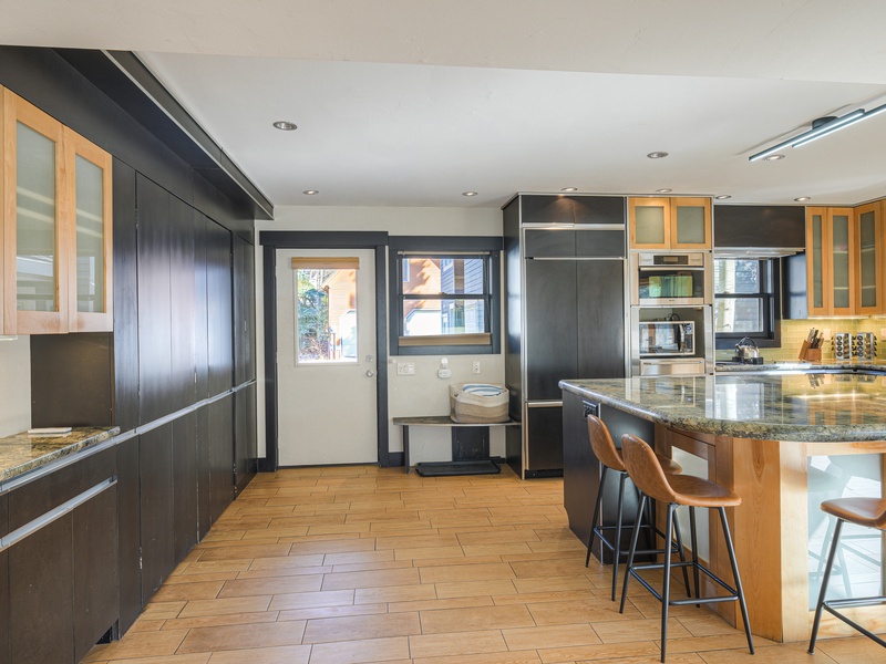 Vacation Rental - 6BR in Downtown Breck