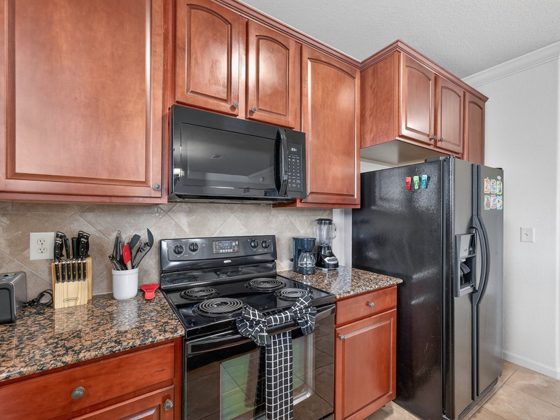 Fully equipped kitchen with all the necessary appliances to prepare your meals for the day.