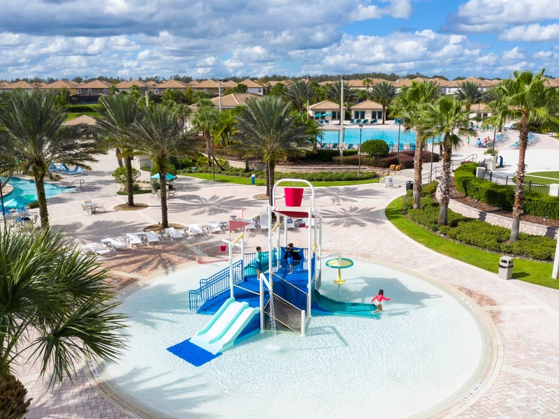 Let your children have endless fun in the water playground.