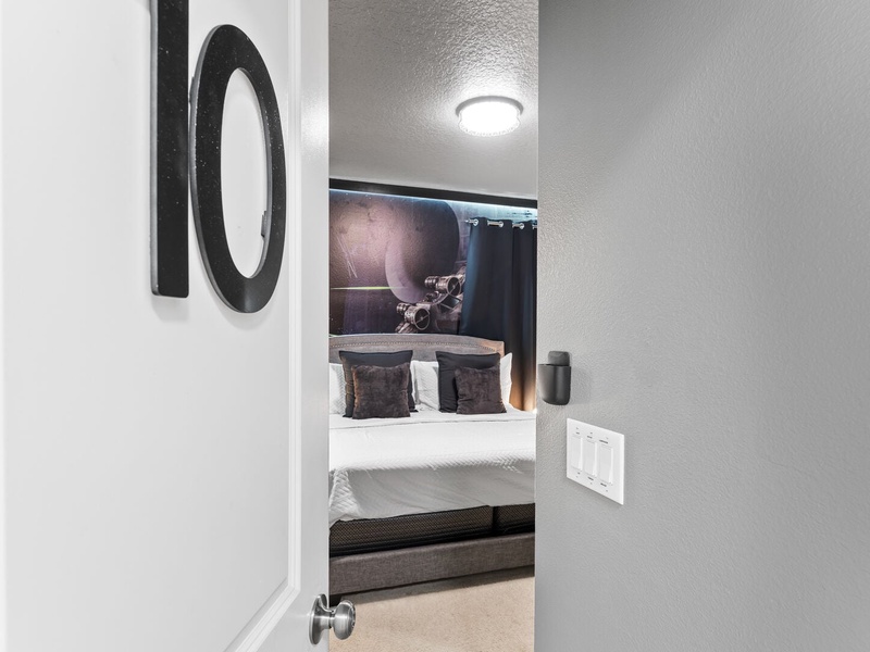 A Star Wars fan's dream! Our tenth bedroom is fully themed for an out-of-this-world experience.