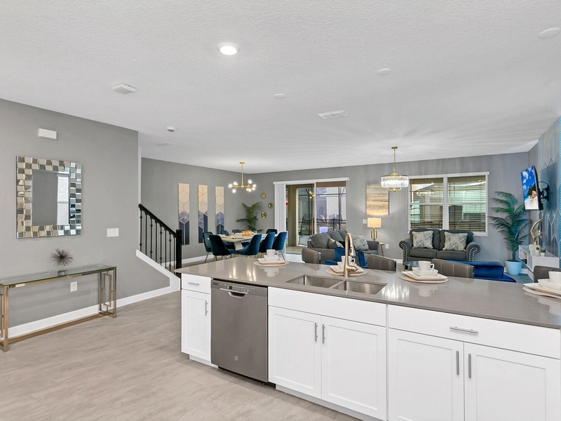 Open concept layout, perfect for large groups to socialize.