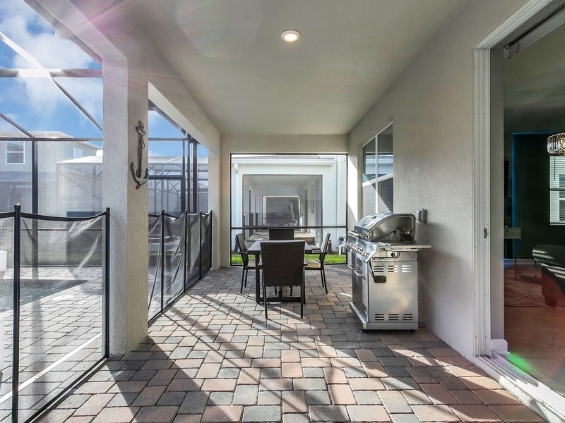Enjoy a family barbecue in the Sunny State!