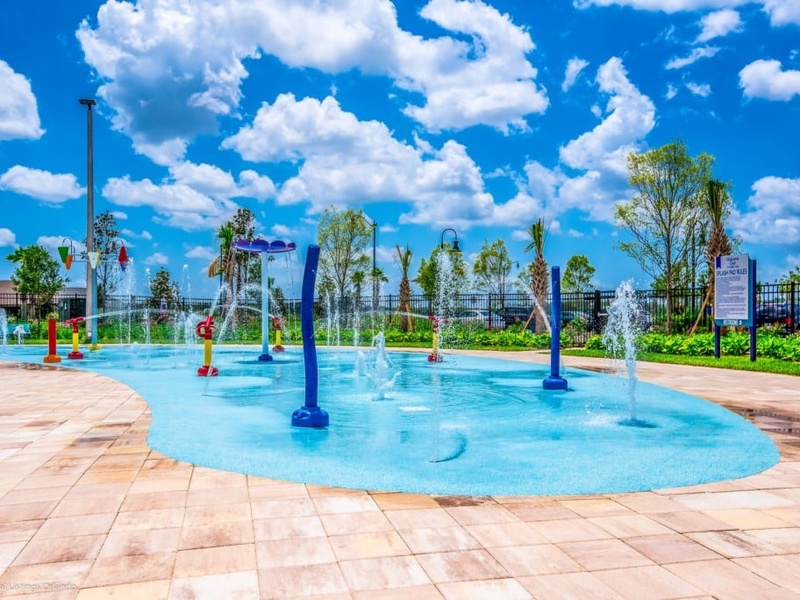 Let your children have endless fun at the splash water playground.