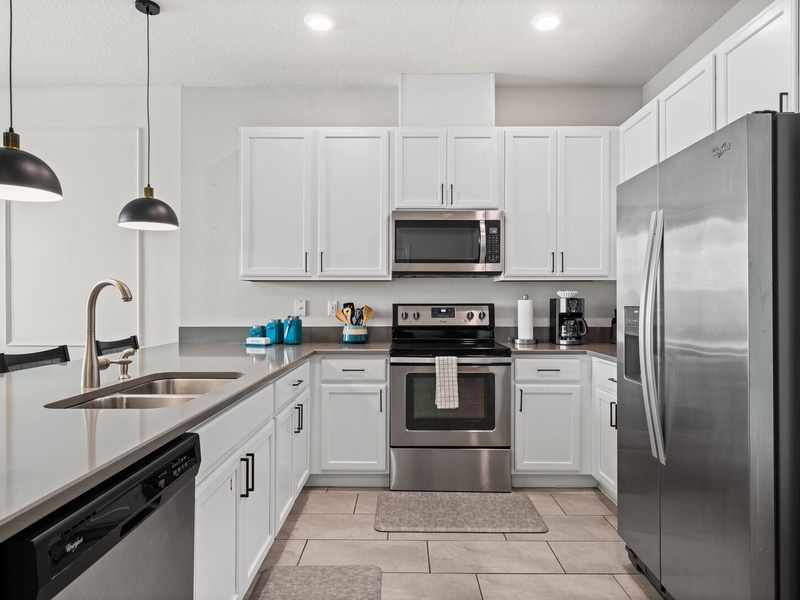 A fully-equipped kitchen with all the appliances you need to prepare delicious meals throughout the day.