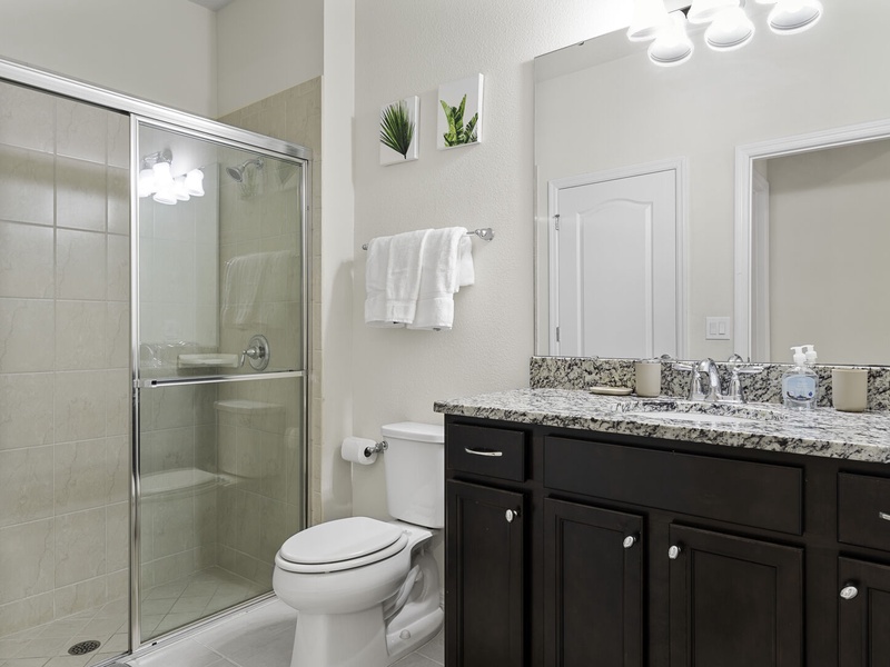 Full bathroom with fresh towels and complimentary toiletries for your convenience.