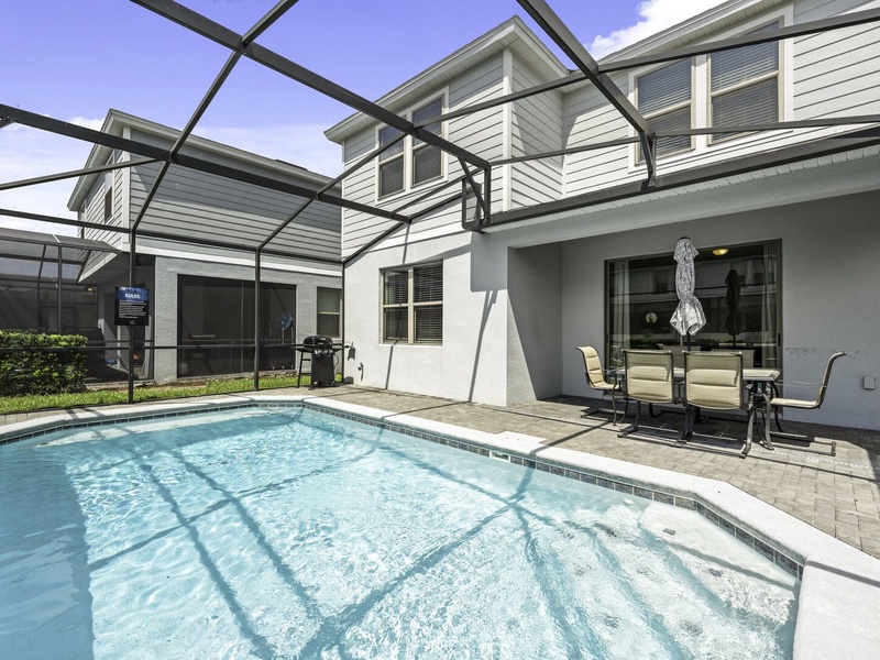 Host casual cookouts and gatherings by the pool!