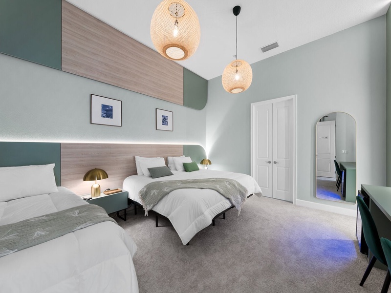 This room features 1 twin and 1 king (that can be configured into 3 twins) to suit your groups preferences.