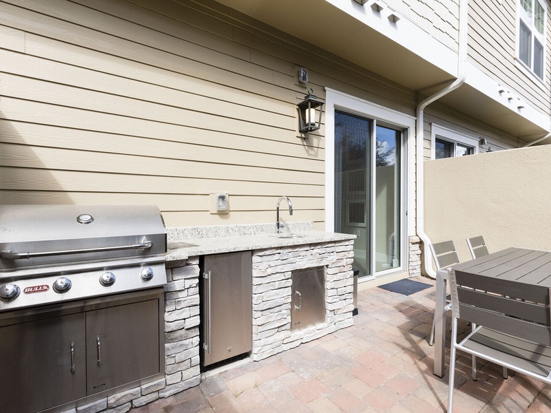 Enjoy a family barbecue in the Sunny State!