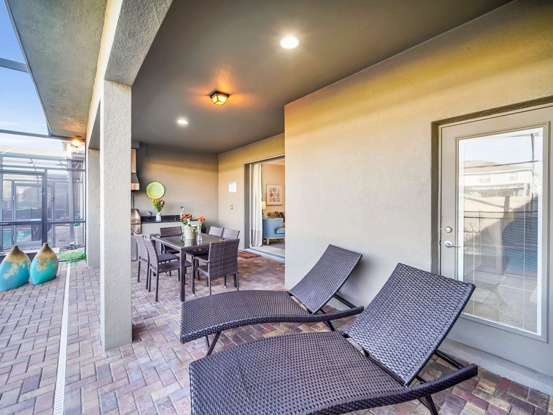 Enjoy a family barbecue or a relaxing time in the private pool!