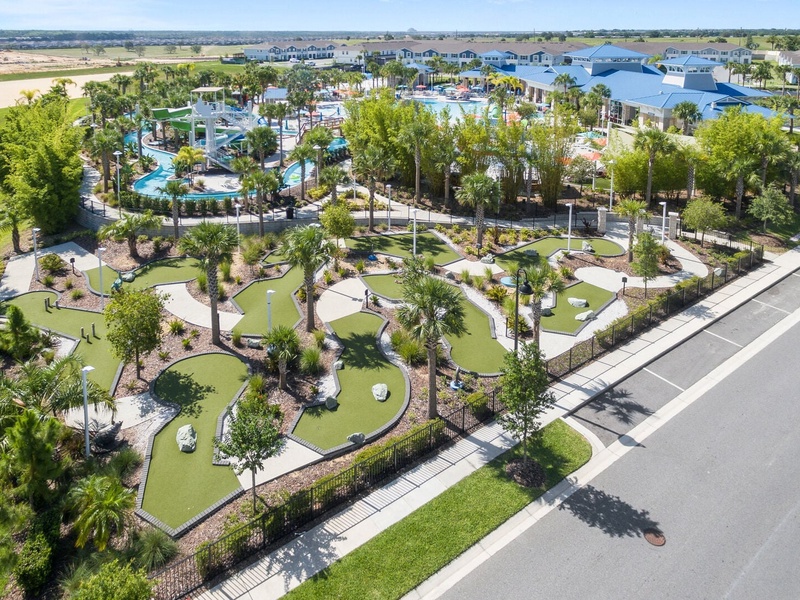 At Windsor Isldand you'll get to enjoy at the mini golf course, the outdoor pool, lazy river and more!