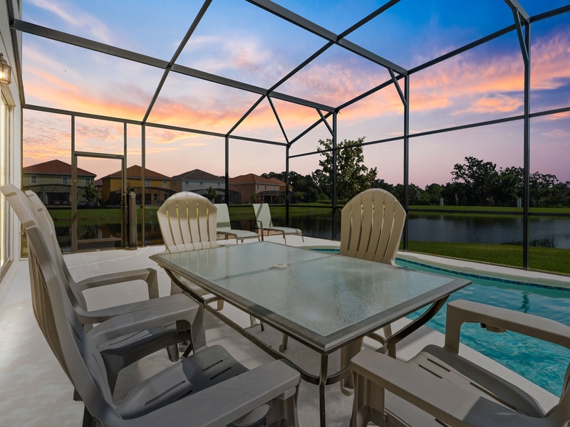 Along with the beautiful lakeview, you'll also enjoy breathtaking twilight vistas.