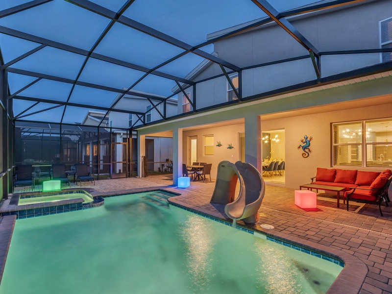 Enjoy the Florida weather at our al fresco dining area and take a refreshing dip in our pool!