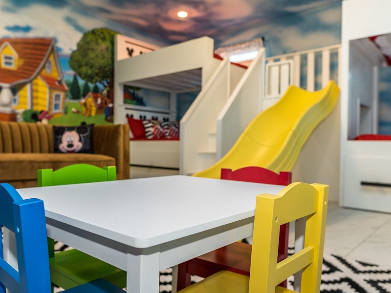Going to sleep was never so fun in our amazing kid's room!