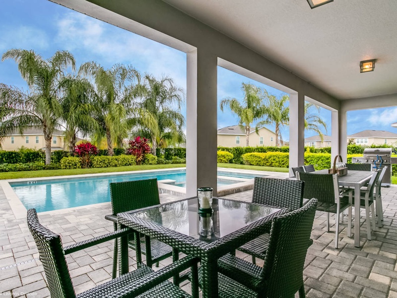 Spend warm evenings outside at our al fresco dining area by the pool. The perfect space for enjoying sunset views.