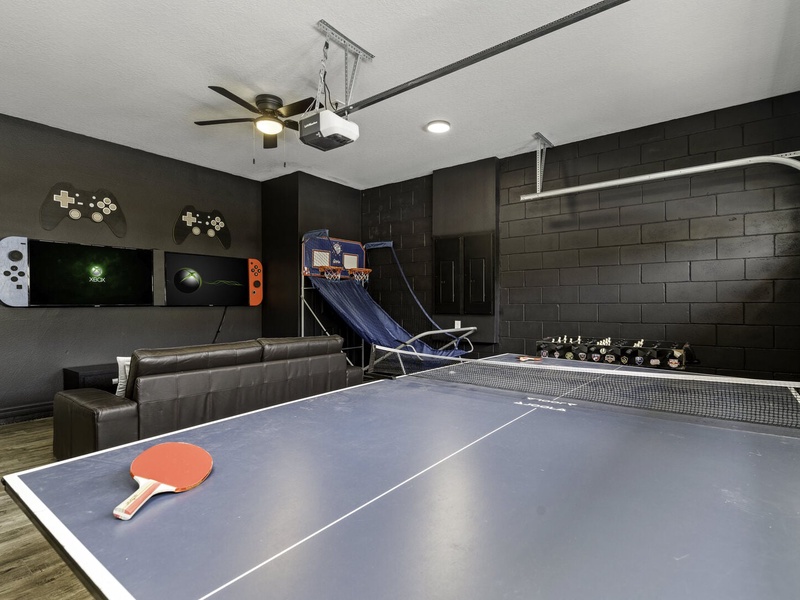 Challenge your friends to a pin pong match!