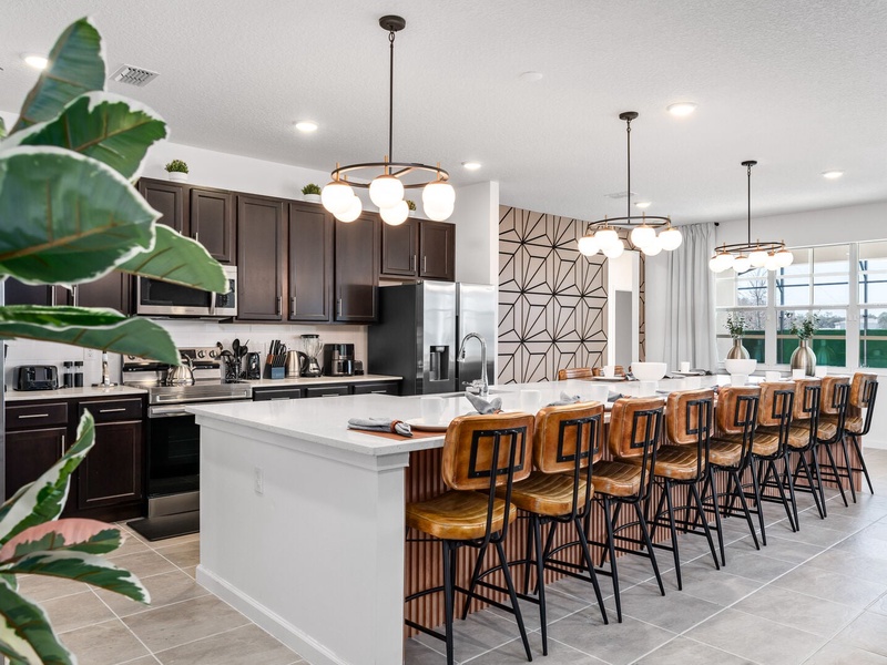 Fully-equipped kitchen with all the essential appliances you need to prepare your meals for the day.