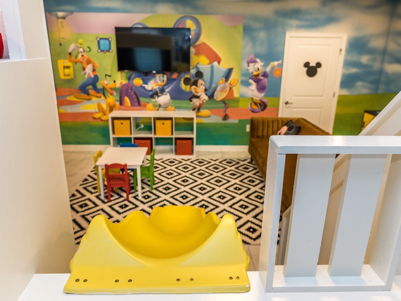 Going to sleep was never so fun in our amizing kid's room!