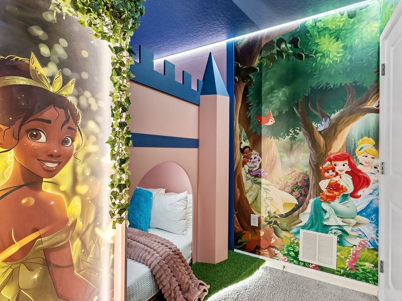 Let your children rest and dream in a magical princess-themed room straight out of a fairytale.