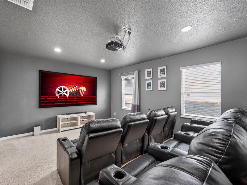 14BR Mansion Pool Theater Sleeps 39