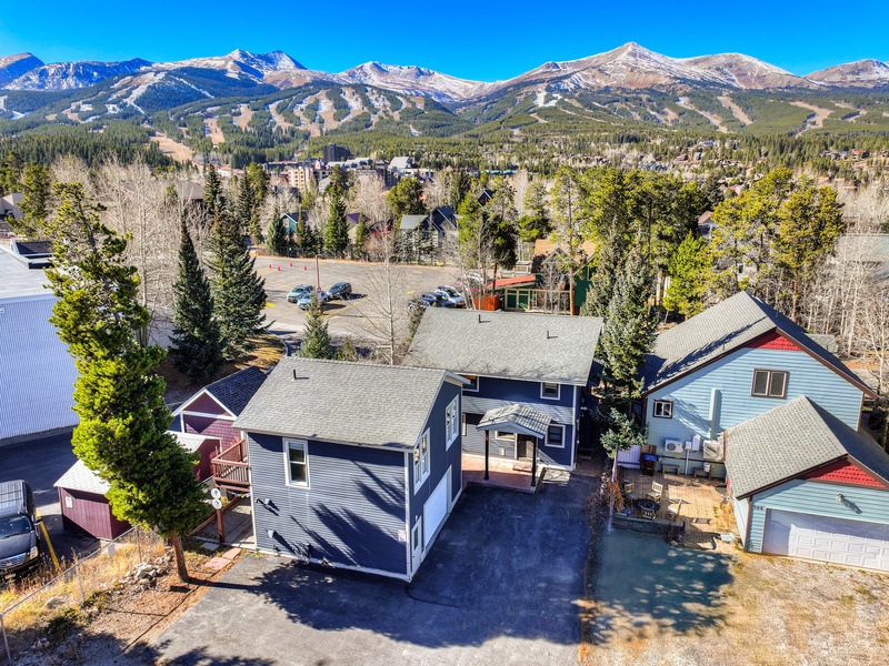 Vacation Rental - 6BR in Downtown Breck