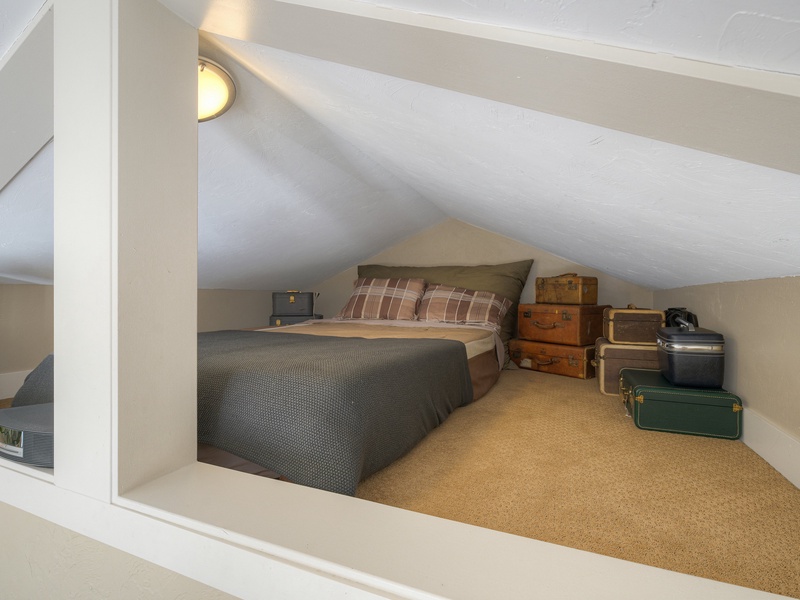 Carriage House bed