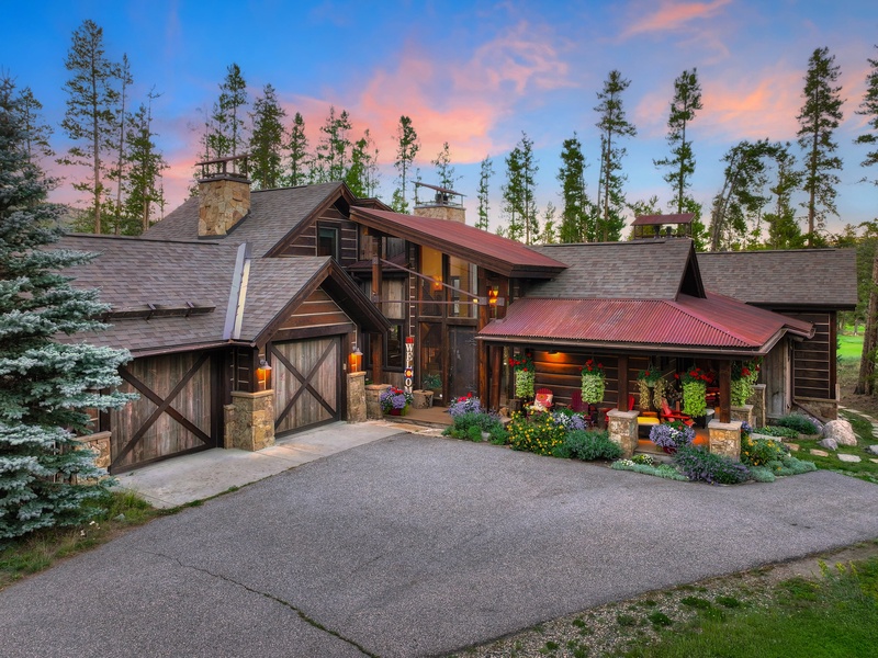 NEW Double Eagle Lodge on the Golf Course