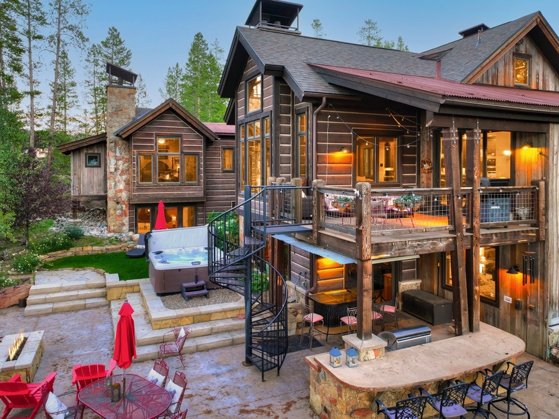 NEW Double Eagle Lodge on the Golf Course