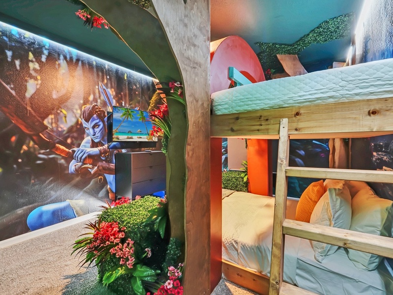 This immersive Avatar-themed bedroom features vibrant jungle décor, glowing details, and a one-of-a-kind fantasy atmosphere.