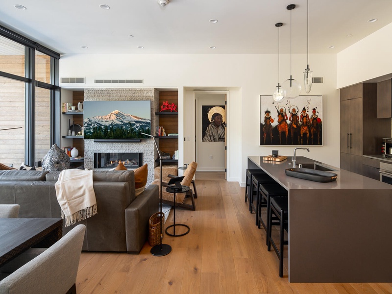 215 LakeLodge