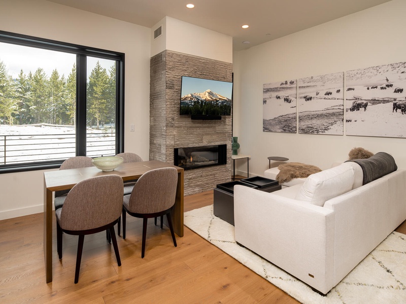 230 LakeLodge