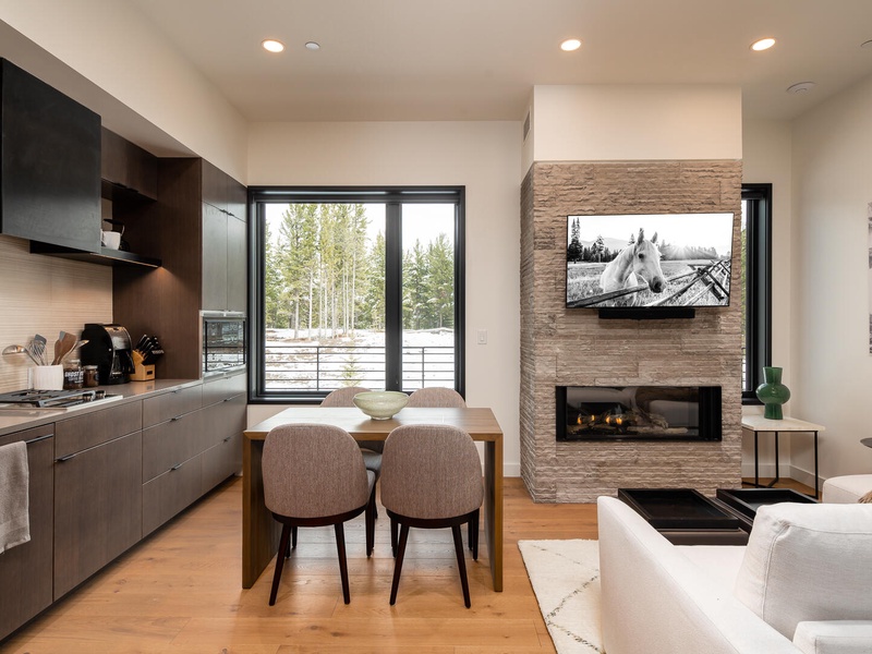 230 LakeLodge