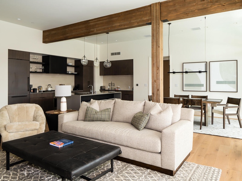 220 LakeLodge