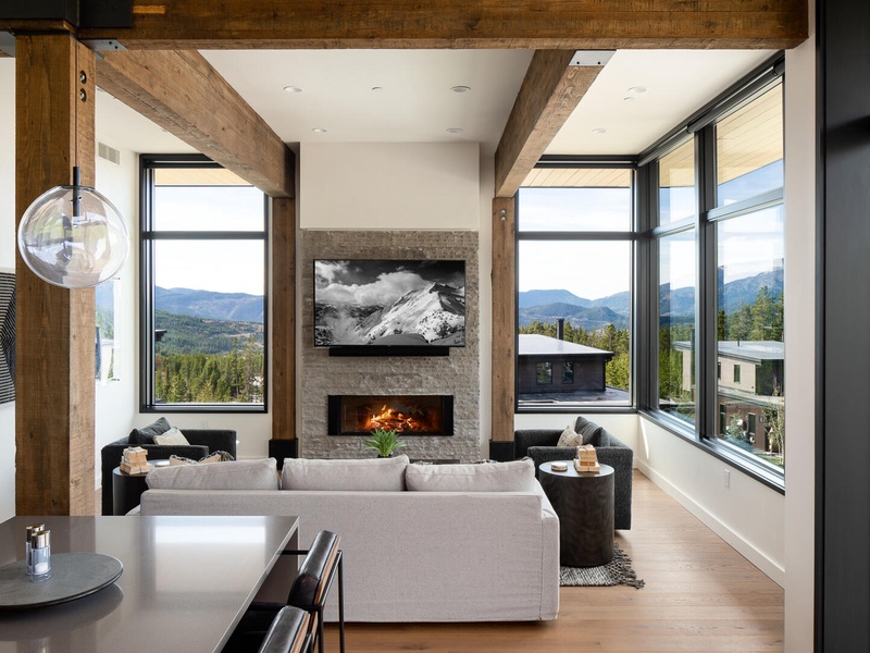 201 LakeLodge