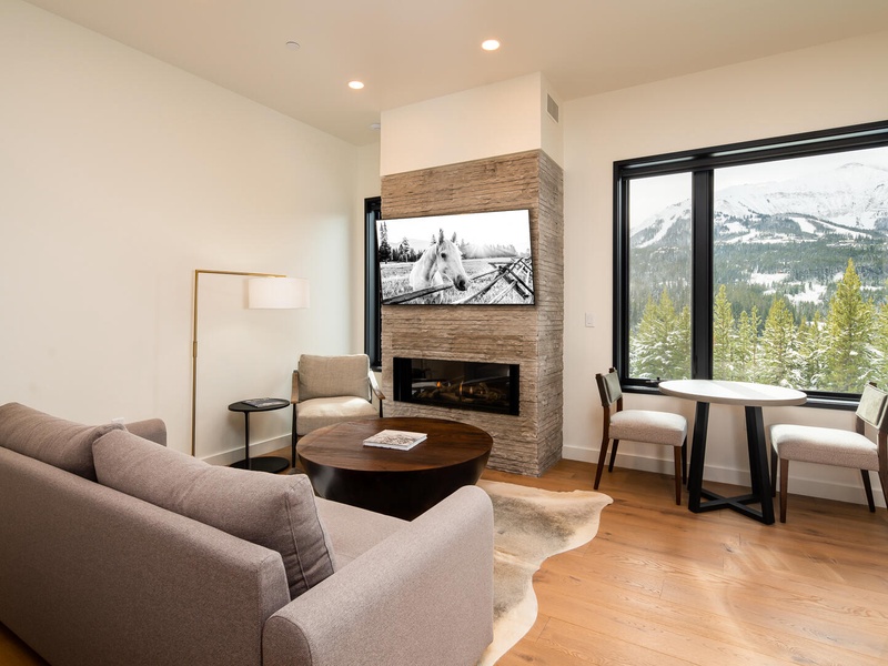 223 LakeLodge