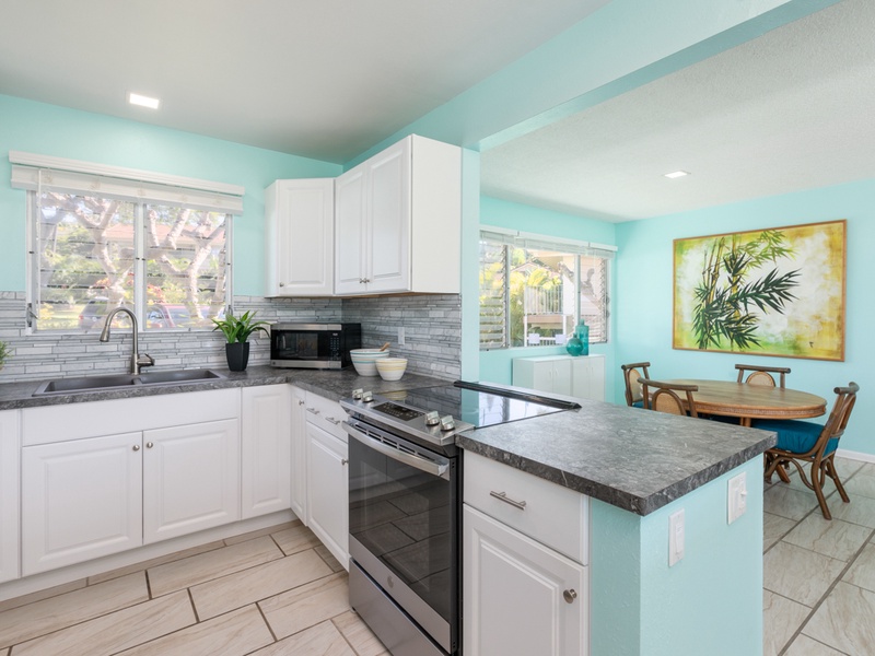 Kitchen & Dining Area