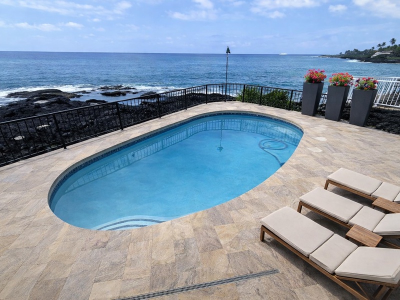 Relax poolside while taking in uninterrupted views of the Pacific Ocean. This oceanfront pool area features comfortable chaise lounges, a spacious sun deck, and tropical planters that add a touch of island color. Overlooking the lava shoreline and open water, it’s the perfect place to unwind, soak up the sun, and enjoy the sights and sounds of the Kona Coast.