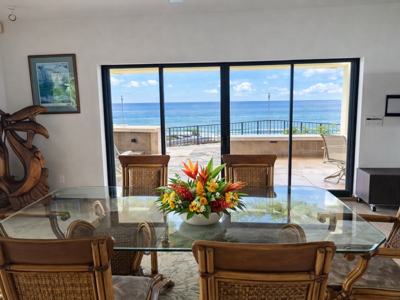Oceanfront dining with stunning Kona Coast views