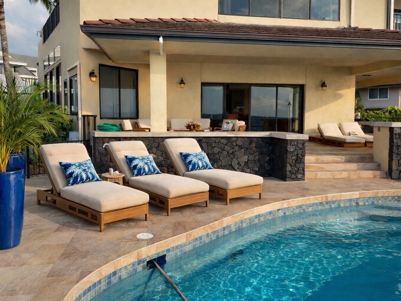 Oceanfront poolside lounging on the Kona Coast