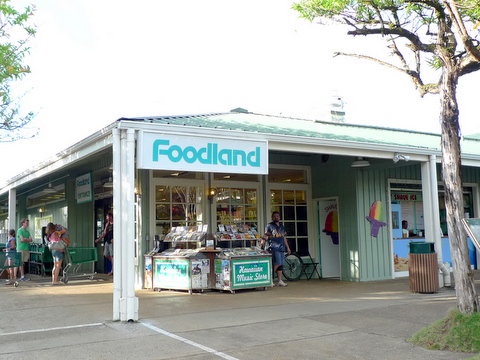 Grocery in Princeville shopping center, walking distance to Puam