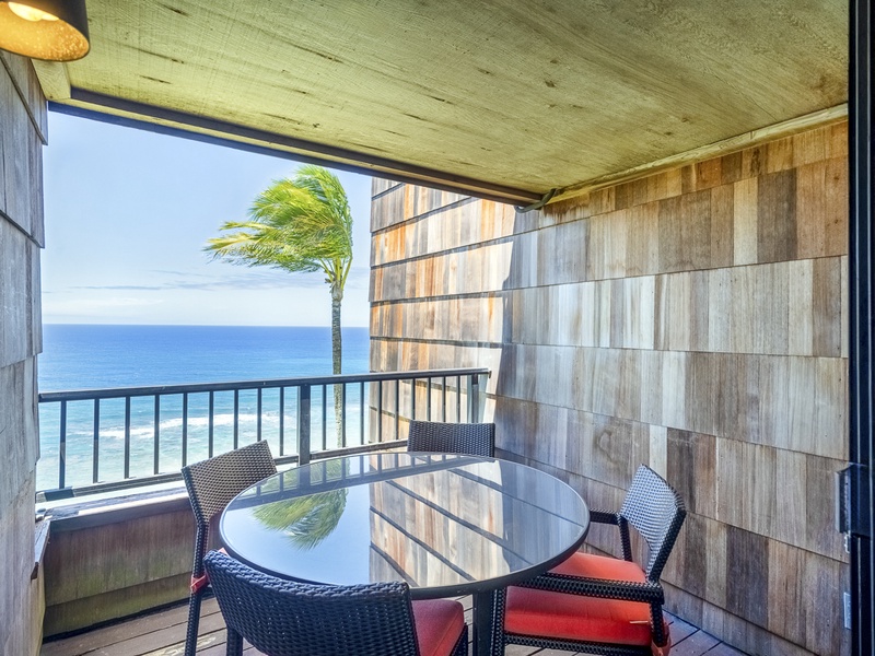 The private balcony lanai is set up for you to be able to enjoy some al fresco dining, or for sitting and taking in the sights with a cup of coffee or tropical cocktail!