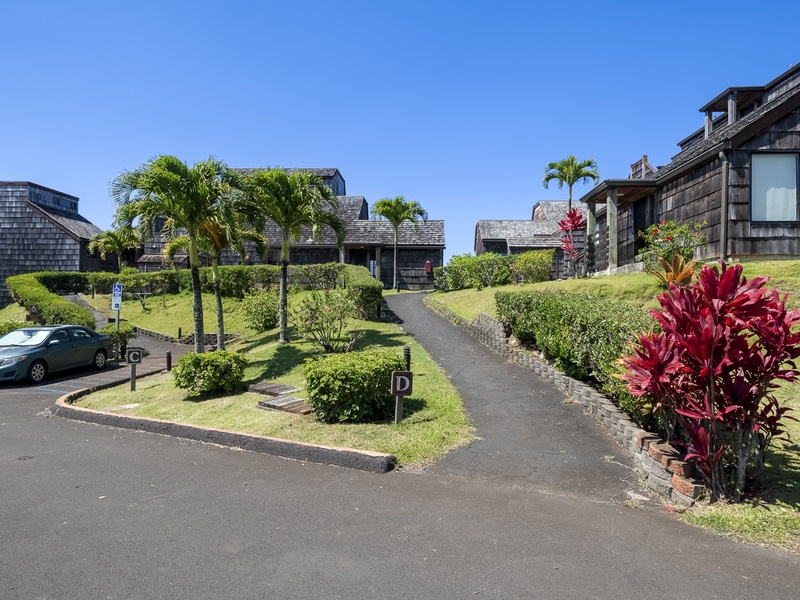 The grounds are lush and beautifully landscaped with tropical plants. You'll also find ample parking, so you'll never have to worry about finding a spot!