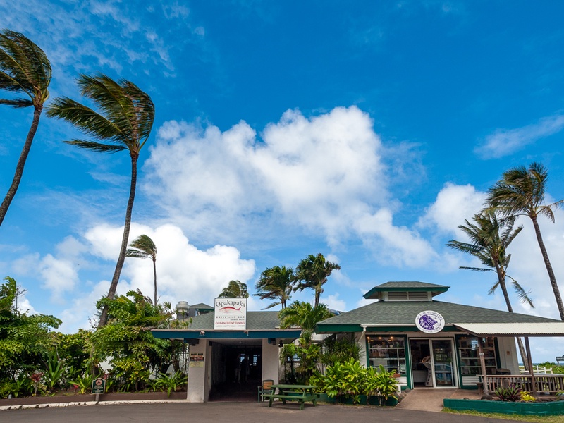 Dining options at Hanalei Colony Resort