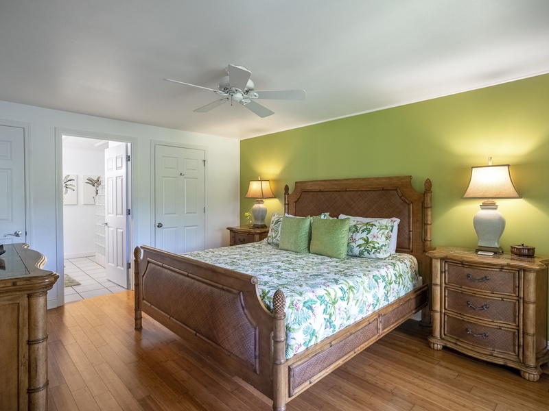 The upstairs master suite is comfy, cheerful, and full of island charm!