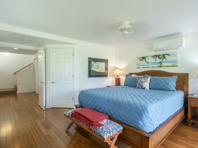 Inside the grand master you'll find a California king bed; a real treat at the end of a long day at the beach or on a boat tour!