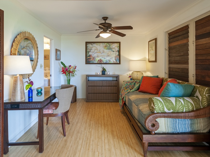 Hanalei Colony Resort E1 | second bedroom or home office