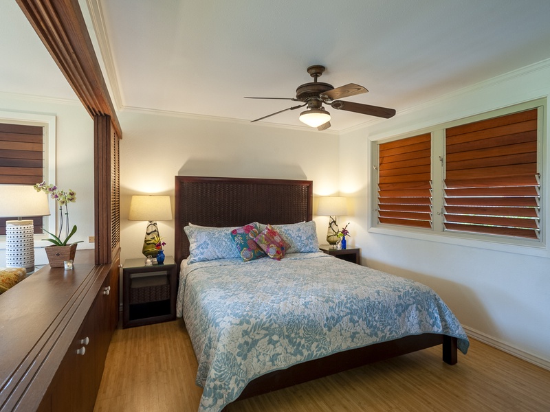 Kauai vacation rentals | Hanalei Colony Resort E1 master bedroom