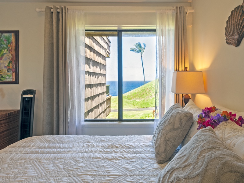 Sealodge Princeville condos | Sealodge B6 | oceanfront bedroom