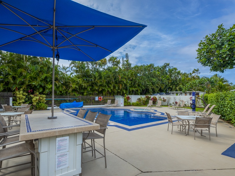 Kauai vacation rentals | Emmalani Court condos | pool and jacuzz